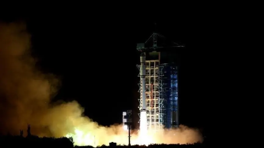Китай успешно запустил первый в мире спутник для квантовых научных экспериментов "Мо-цзы" 