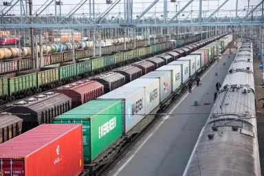 «Евросиб» в октябре запустит контейнерный поезд из Китая в Москву