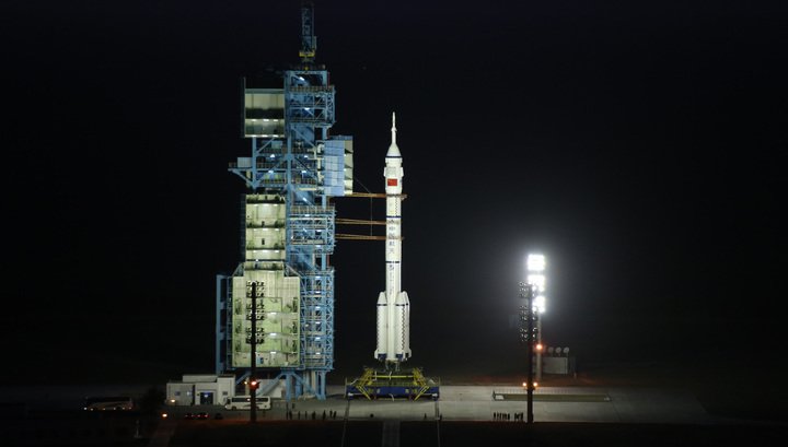 Китай успешно запустил в космос пилотируемый корабль «Шэньчжоу-11». Что дальше?