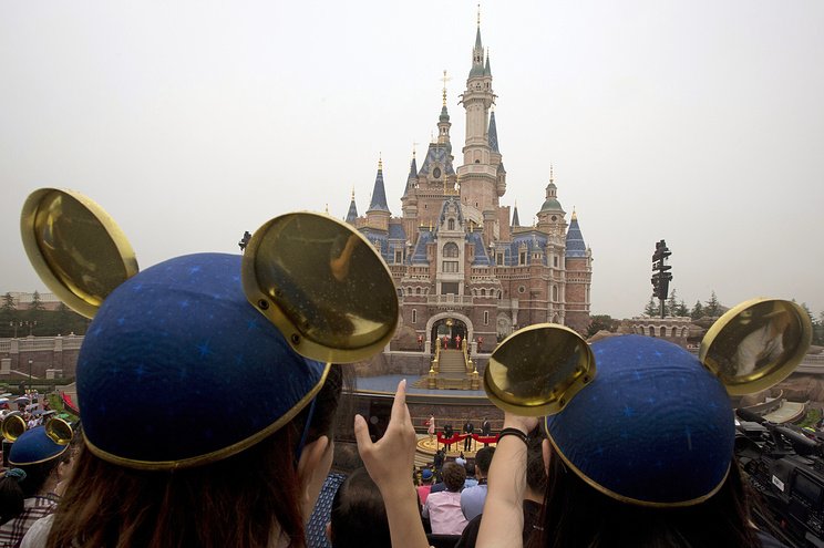 Шанхайский «Диснейленд» менее чем за два месяца принял более 1 млн посетителей