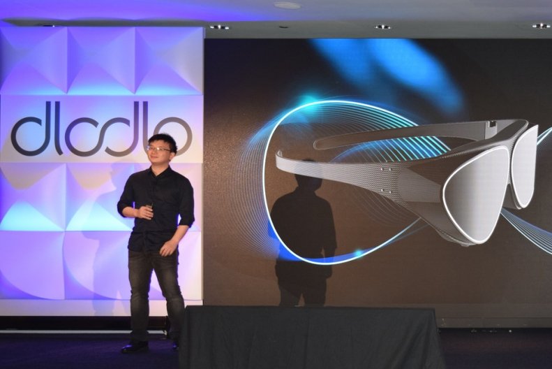 Китайская компания представила легчайшие в мире портативные очки виртуальной реальности
