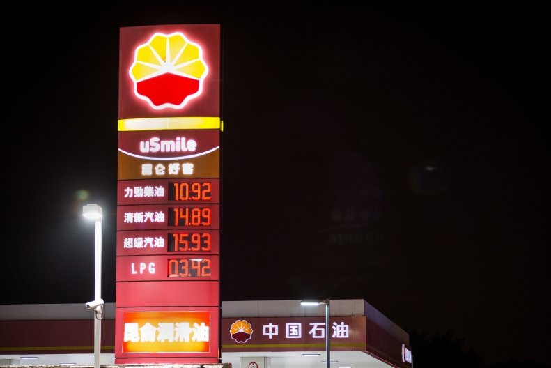 Правительство Китая понизило цены на топливо на внутреннем рынке