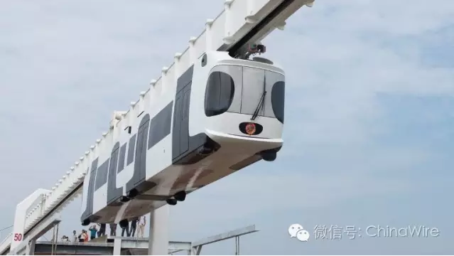 В Китае прошли испытания первой подвесной железной дороги.