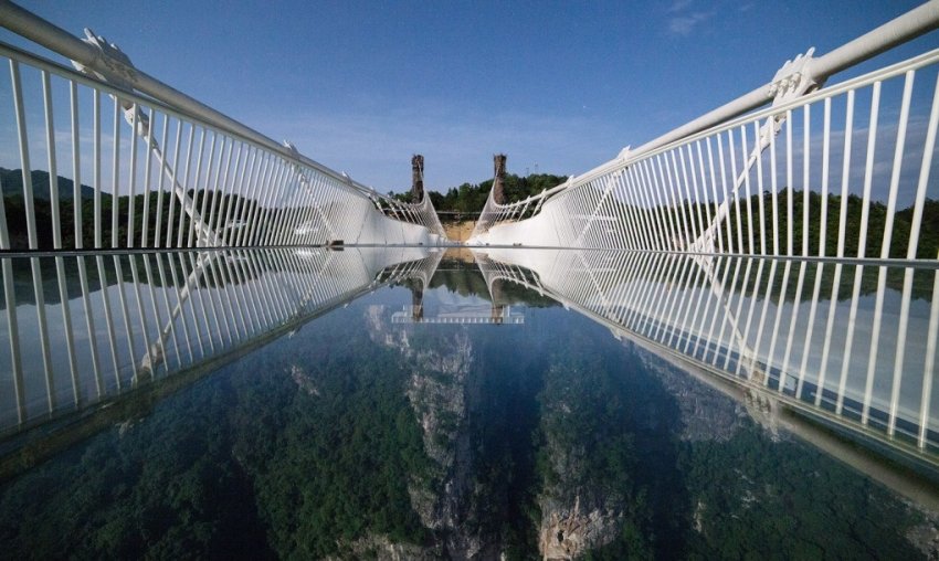 В Китае откроют самый длинный и высокий в мире стеклянный мост